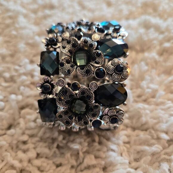 NWOT Floral Rhinestone Stretch Bracelet - Picture 1 of 6